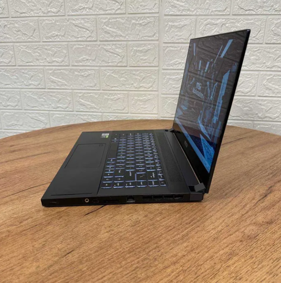 Ноутбук Сенсорний MSI WS66 10TKT i7 10875H 32GB SSD 1TB Quadro RTX 3000 Б/В | Зображення 3