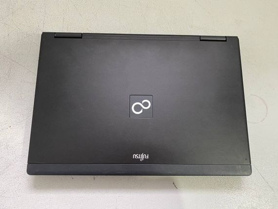 Ноутбук Fujitsu Celsius H700 / 15.6" (1920x1080) TN / Intel Core i7-620M (2 (4) ядра по 2.66 - 3.33 GHz) / 8 GB DDR3 / 128 GB SSD / nVidia Quadro FX 880M, 1 GB GDDR3, 128-bit / DVD-ROM б/в | Зображення 4