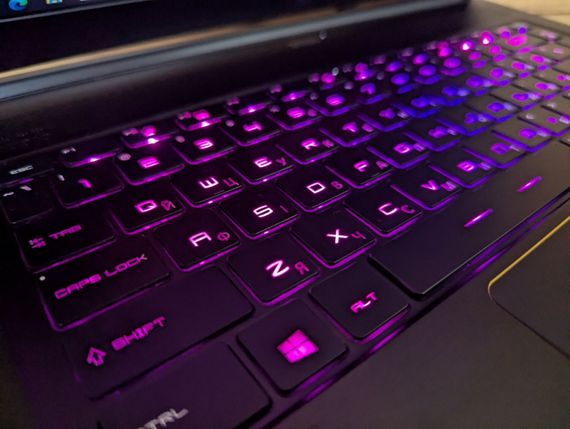 Ігровий ноутбук Б-клас MSI GS65 Stealth 9SE / 15.6" (1920x1080) IPS / Intel Core i7-9750H (6 (12) ядер по 2.6 - 4.5 GHz) / 16 GB DDR4 / 512 GB SSD / nVidia GeForce RTX 2060, 6 GB GDDR6, 192-bit / WebCam / Windows 10 б/в + Подарунок Бездротова миша | Зображення 7