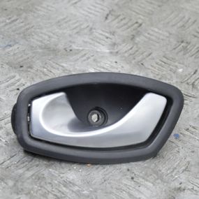 Ручка лівої двері внутрішня Renault Laguna III 2007-2015 Ручка дверей ліва Рено Лагуна 3 806700006R