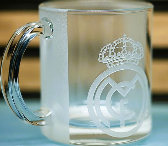 Подарочная стеклянная чашка для чая и кофе 320 мл с 3Д  гравировкой лого ФК Реал Мадрид | Зображення 1