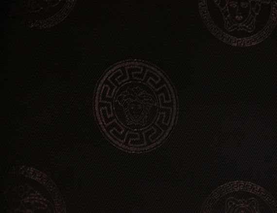 Підкладкова тканина Versace італійська віскозна чорна з надписом бренду твілового переплетіння MI 111 | Зображення 4