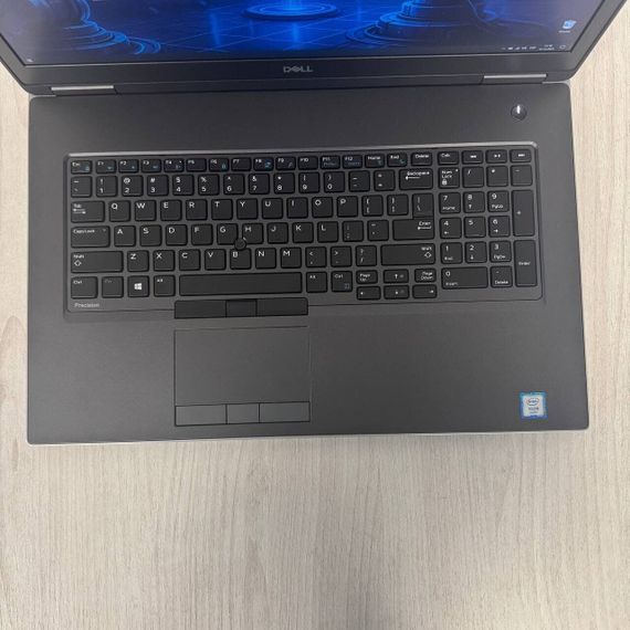 Ноутбук Б-клас Dell Precision 7740 / 17.3" (1920x1080) IPS / Intel Xeon E-2276M (6 (12) ядер по 2.8 - 4.7 GHz) / 32 GB DDR4 / 256 GB SSD / Intel UHD Graphics / WebCam б/в | Зображення 2