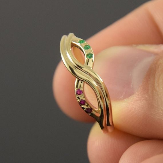 Кольцо из желтого золота с изумрудами и рубинами 14.5 | Зображення 4