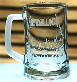 Пивний келих 670 мл Metallica з гравіюванням кружка для фаната металу Рок-атрибутика  подарунок металісту Металіка