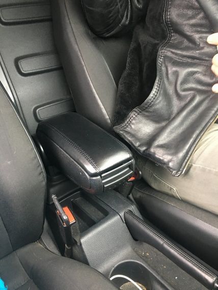 Подлокотник V1 (в подстаканник) Черный для Volkswagen Caddy 2004-2010 гг | Зображення 4