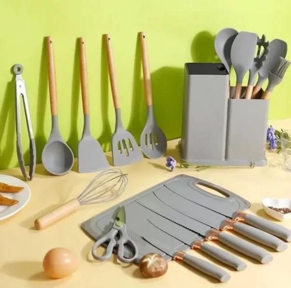 Набір кухонного приладдя Сірий на підставці TS Kitchen 19 штук із силікону з бамбуковою ручкою | Зображення 5