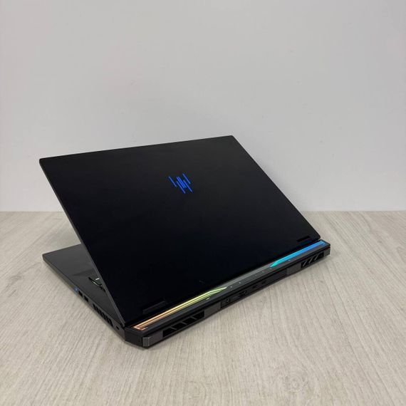 Ігровий ноутбук Б-клас Acer Predator Helios 18 PH18-72 / 18" (2560x1600) IPS / Intel Core i9-14900HX (24 (32) ядра по 2.2 - 5.7 GHz) / 32 GB DDR5 / 1000 GB SSD / nVidia GeForce RTX 4090, 16 GB GDDR6, 256-bit / WebCam б/в | Зображення 4