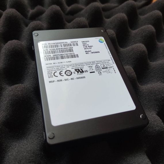 Твердотельный накопитель SSD Samsung SM1633 / 2.5" / 800 GB / SAS 12G / 3 DWPD б/у | Зображення 5