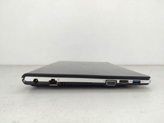 Ультрабук Fujitsu LifeBook S935 / 13.3" (1920x1080) IPS / Intel Core i7-5600U (2 (4) ядра 2.6 - 3.2 GHz) / 8 GB DDR3 / 128 GB SSD / Intel HD Graphics 5500 / WebCam / VGA / АКБ не тримає заряд б/в | Зображення 3