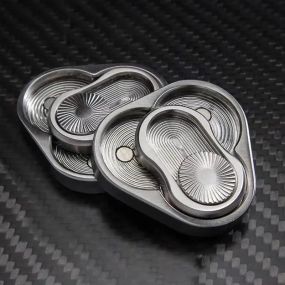 Магнітний трикутний фіджет-спінер «Steel Shift» із нержавіючої сталі