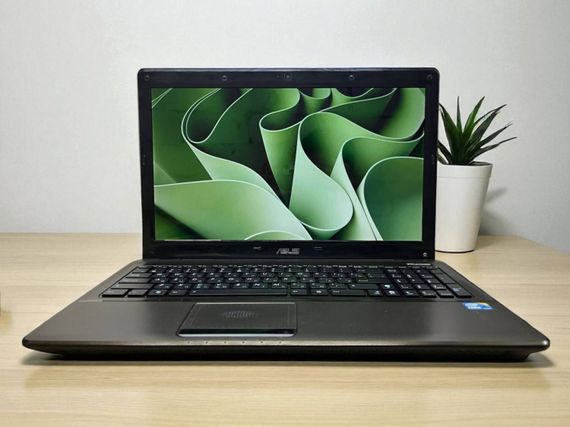 Ноутбук Б-класс Asus X52F / 15.6" (1366x768) TN / Intel Core i5-460M (2 (4) ядра по 2.53 - 2.8 GHz) / 4 GB DDR3 / 120 GB SSD / Intel HD Graphics / WebCam б/у | Зображення 1