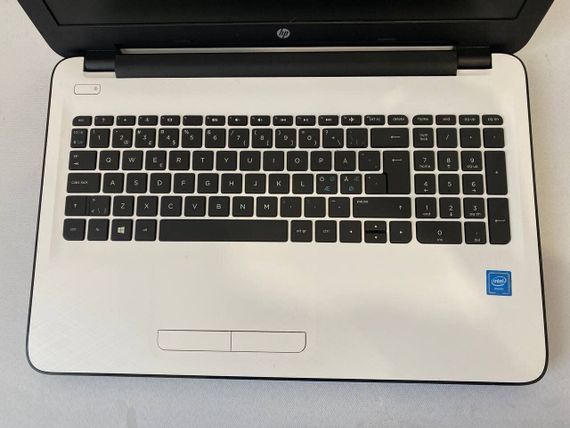 Ноутбук HP 15-ac185no / 15.6" (1920x1080) TN / Intel Celeron N3050 (2 ядра по 1.6 - 2.16 GHz) / 8 GB DDR3 / 1000 GB HDD / Intel HD Graphics / WebCam / DVD-RW б/в | Зображення 3