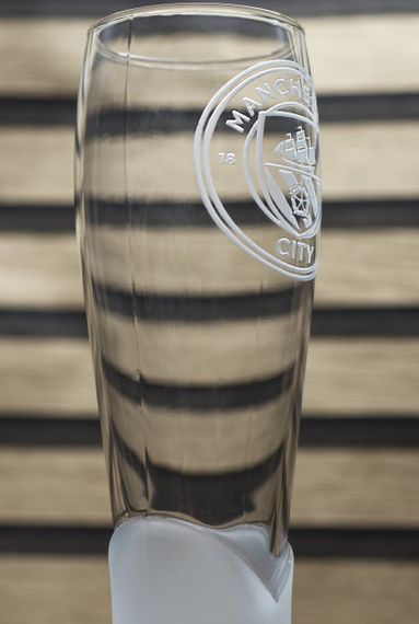 Подарунковий келих для пива соку води 440 мл з гравіюванням лого футбольного клубу ФК Манчестер Сіті | Зображення 4