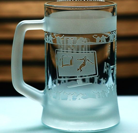 Геймерский пивной бокал 670 мл с гравировкой игры FIFA ФИФА оригинальный подарок фанату футбола | Зображення 1