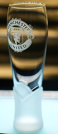 Пивний келих крафтовий 440 мл ФК Манчестер Юнайтед FC Manchester United з гравіюванням подарунок для фаната ФК  футбол | Зображення 2
