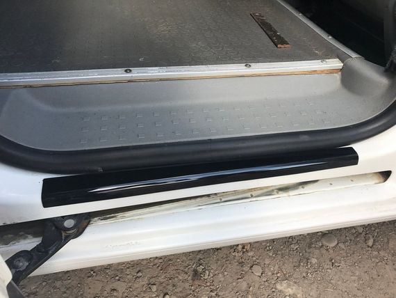 Накладки на дверні пороги (ABS-пластик) 3 шт, Мат для Volkswagen Caddy 2015-2020 рр | Зображення 3