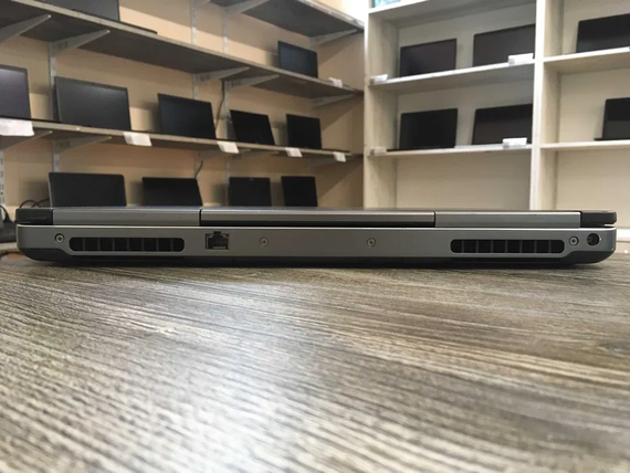 Ноутбук Dell Precision 7510 15.6 4K,IPS/i7-6820HQ/32GB/AMD W5170M 2GB/512 SSD | Зображення 2