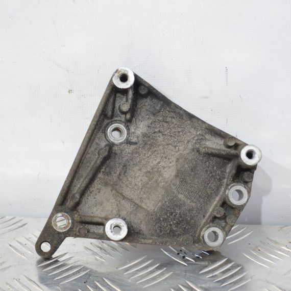 Кронштейн компресора кондиціонера 1.3 MJet Fiat Doblo 2000-2010 Кріплення кондиціонера Фіат Добло 55194730 | Зображення 1