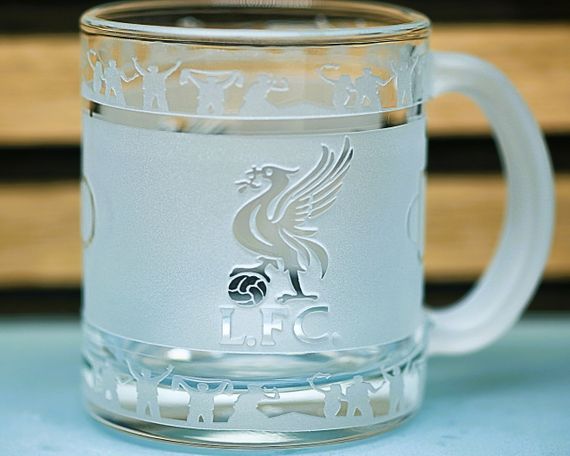Стеклянная чашка 320 мл Liverpool с гравировкой подарок для фаната ФК Ливерпуль футбольная кружка круговая | Зображення 1
