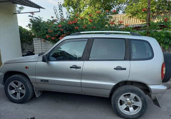 Рейлінги ХРОМ Пластикові ніжки для Chevrolet Niva | Зображення 1