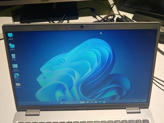Ультрабук Б-клас Dell Precision 3560 / 15.6" (1366x768) TN / Intel Core i5-1145G7 (4 (8) ядра по 2.6 - 4.4 GHz) / 16 GB DDR4 / 240 GB SSD / Intel Iris Xe Graphics / WebCam / Windows б/в | Зображення 8