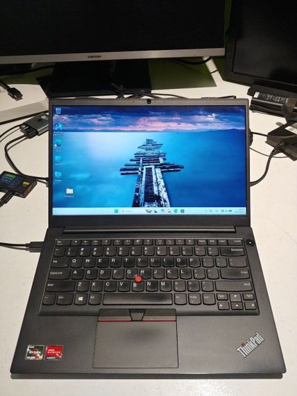 Ноутбук Б-класс Lenovo ThinkPad E14 Gen 2 / 14" (1920x1080) IPS / AMD Ryzen 5 4500U (6 ядер по 2.3 - 4.0 GHz) / 8 GB DDR4 / 120 GB SSD / AMD Radeon RX Vega 6 Graphics / WebCam / Windows 11 б/у | Зображення 1