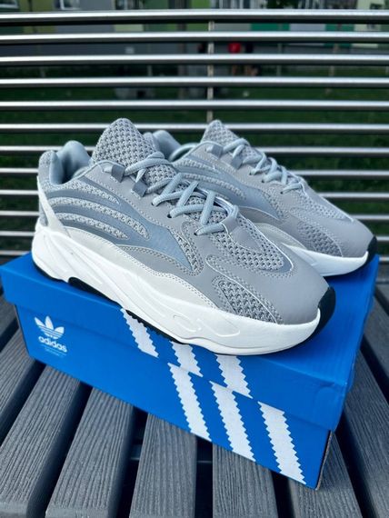Adidas Yeezy Boost 700 V2 Static (light gray) | Зображення 1
