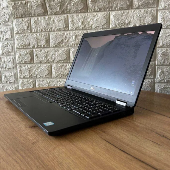 Ноутбук Dell Latitude 5580 HD i7 7600U 8GB HDD 500GB Nvidia 930MX Б/В | Зображення 2