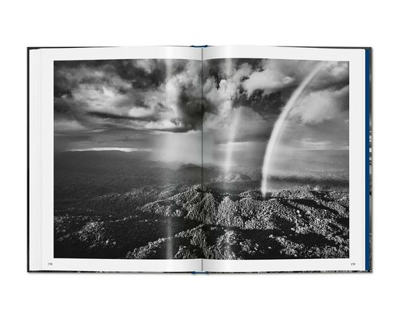 Книга з фотографії Себастьяно Сальгадо Амазонка Sebastiao Salgado "Amazonia" пейзажна фотографія книги | Зображення 5