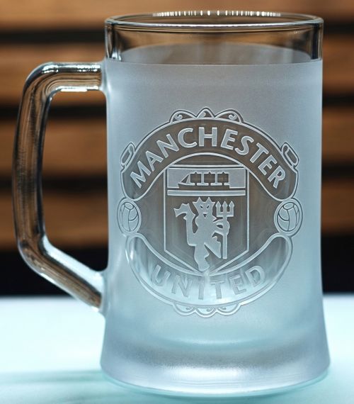 Пивний келих з ручкою ФК Манчестер Юнайтед FC Manchester United з гравіюванням подарунок для фаната ФК  футбольний кухоль | Зображення 2