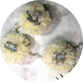 Стрічка в косу з квітками на заколках Молочний