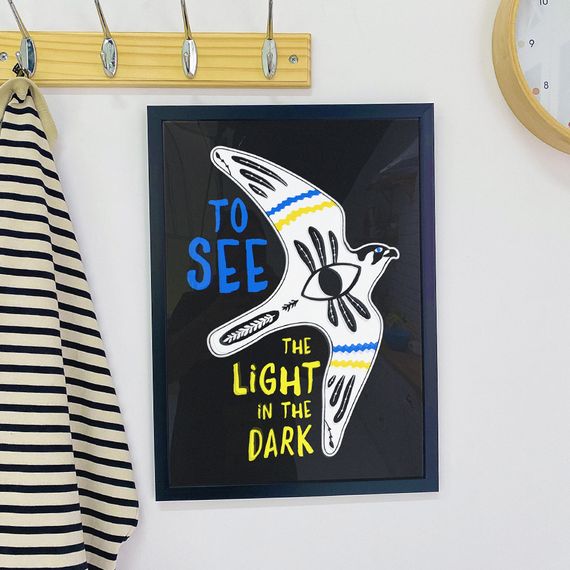 Постер в рамке To see the light in the dark 30x42 см, A3 (MT3_22U018_BL)