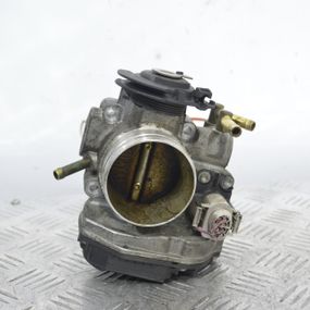 Дросельна заслінка Audi A3 (8L1) 1.8 дросель Ауді а3 06A133064M