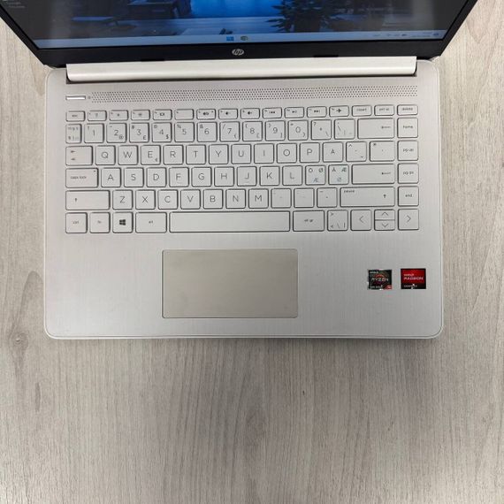 Ультрабук Б-клас HP 14s-fq1034no / 14" (1920x1080) IPS / AMD Ryzen 5 5500U (6 (12) ядер по 2.1 - 4.0 GHz) / 8 GB DDR4 / 256 GB SSD / AMD Radeon RX Vega 7 Graphics / WebCam б/в | Зображення 2