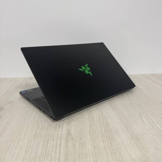 Ігровий ноутбук Razer Blade 15 RZ09-0409 / 15,6" (1920x1080) IPS / Intel Core i7-11800H (8 (16) ядер по 2,3 - 4,6 ГГц) / 32 ГБ DDR4 / 1000 ГБ SSD NVMe / nVidia GeForce RTX 3080, 8 ГБ GDDR6, 256-біт / Веб-камера б/в | Зображення 7