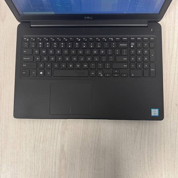 Ноутбук Б-класс Dell Latitude 3500 / 15.6" (1920x1080) TN / Intel Core i5-8265U (4 (8) ядра по 1.6 - 3.9 GHz) / 8 GB DDR4 / 256 GB SSD / Intel UHD Graphics 620 / WebCam б/у | Зображення 2