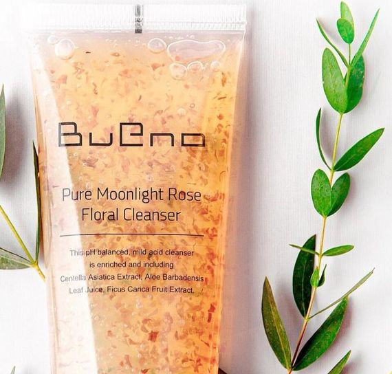 Гель для вмивання з пелюстками троянд Bueno Pure Moonlight Rose Floral Cleanser (150 ml) | Зображення 1