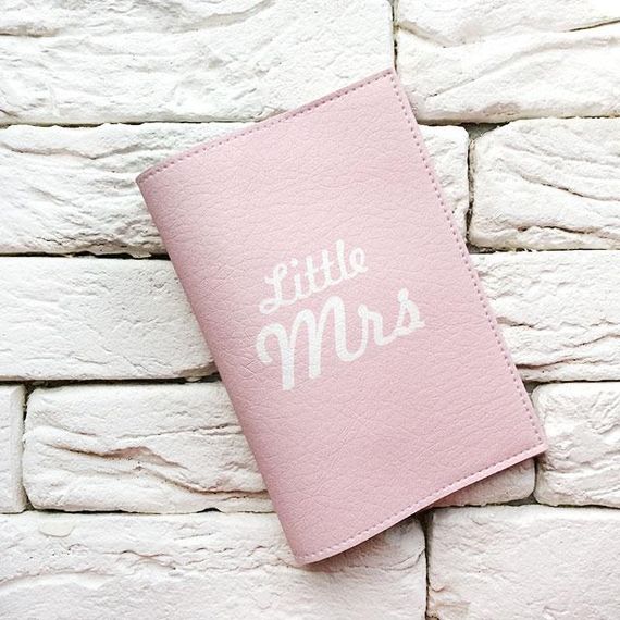 Обложка на паспорт Little Mrs