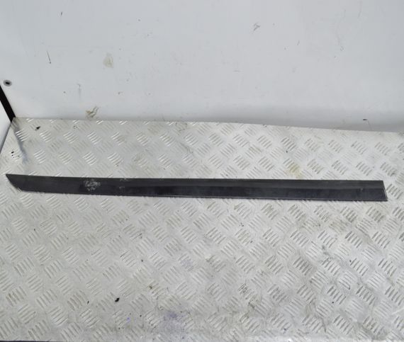 Молдинг передніх правих дверей Opel Astra H 2004-2010 накладка декоративна на двері Опель Астра Н 24461093