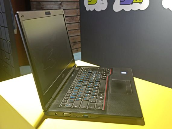 Ноутбук Fujitsu LifeBook E449 / 14" (1920x1080) IPS / Intel Core i3-8130U (2 (4) ядра по 2.2 - 3.4 GHz) / 16 GB DDR4 / 240 GB SSD / Intel UHD Graphics 620 / WebCam / LTE б/у | Зображення 3