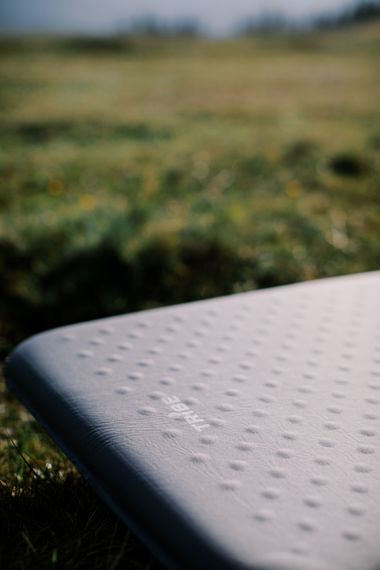 Килимок самонадувний Tribe Comfort Lite Rectangular 5 см, туристичний каремат самонадувний прямокутний, сірий | Зображення 4