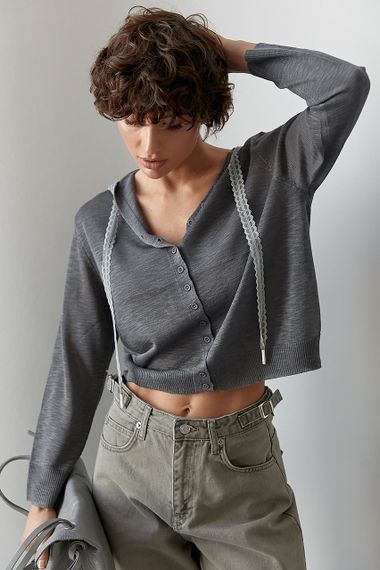 Легкий в'язаний кардиган на ґудзиках із капюшоном - темно-сірий цвет, ONE SIZE (є розміри) | Зображення 4