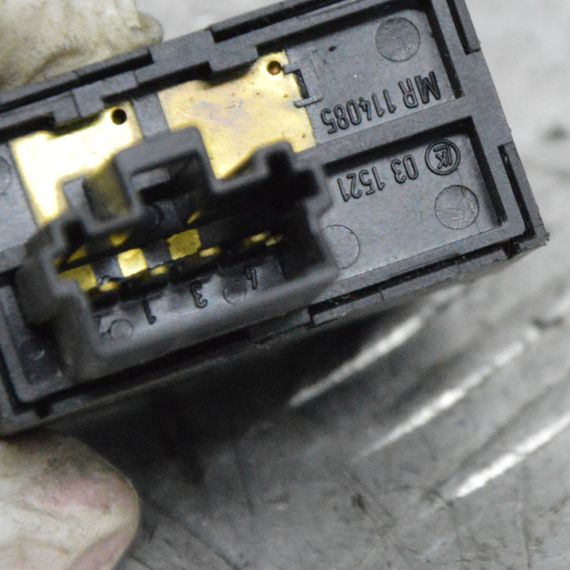 Кнопка включення протитуманних фар Mitsubishi Carisma 1995-2004 Вмикач ПТФ Мітсубісі MR114085 | Зображення 1