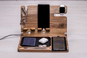 Беспроводная зарядка для двух iPhone & часов Apple «Double dock station iWatch» с персонализацией
