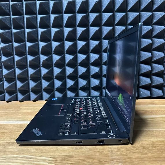 Ультрабук Б-класс Lenovo ThinkPad E14 Gen2 / 14" (1920x1080) IPS / Intel Core i5-1135G7 (4 (8) ядра по 4.2 GHz) / 8 GB DDR4 / 256 GB SSD / Intel Iris Xe Graphics / WebCam б/у | Зображення 3