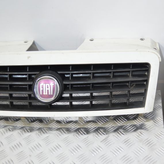 Решітка радіатора Fiat Doblo I 2005-2010 рестайлінг Решітка переднього бампера Фіат Добло 1 | Зображення 2
