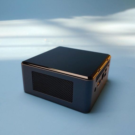 Неттоп Intel NUC NUC8BEH USFF / Intel Core i7-8559U (4 (8) ядра по 2.7 - 4.5 GHz) / 8 GB DDR4 / 480 GB SSD / Intel Iris Plus Graphics 655 / WiFi / Win 10 Pro б/в | Зображення 4