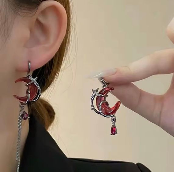 Сережки с луной, сережки с полумесяцем, сережки луна, сережки готические, сережки с подвесками, серёжки с камушками, серьги Червоний | Зображення 2