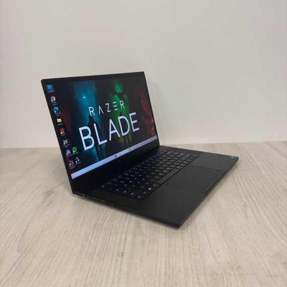 Ігровий ноутбук Razer Blade 15 RZ09-0409 / 15.6" (1920x1080) IPS / Intel Core i7-11800H (8 (16) ядер по 2,3 - 4,6 ГГц) / 16 ГБ DDR4 / 1000 ГБ SSD NVMe / nVidia GeForce RTX 3070, 8 ГБ GDDR6, 256-bit / WebCam б/в | Зображення 4